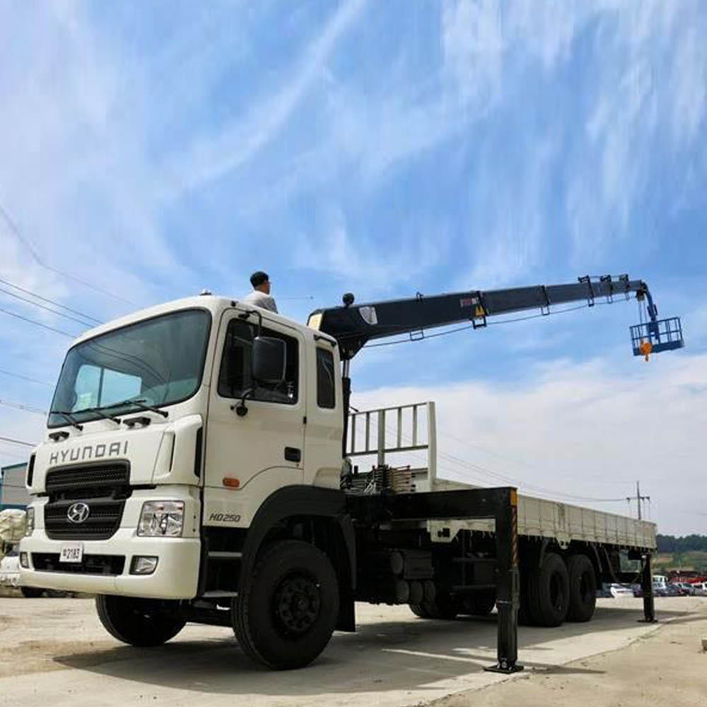 Cẩu thùng Huyndai gắn cẩu 8 tấn