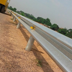 Dải phân cách tôn sóng - Sơn Giao Thông Thái Hà - Công Ty TNHH Xây Dựng Và Đầu Tư Thương Mại Thái Hà