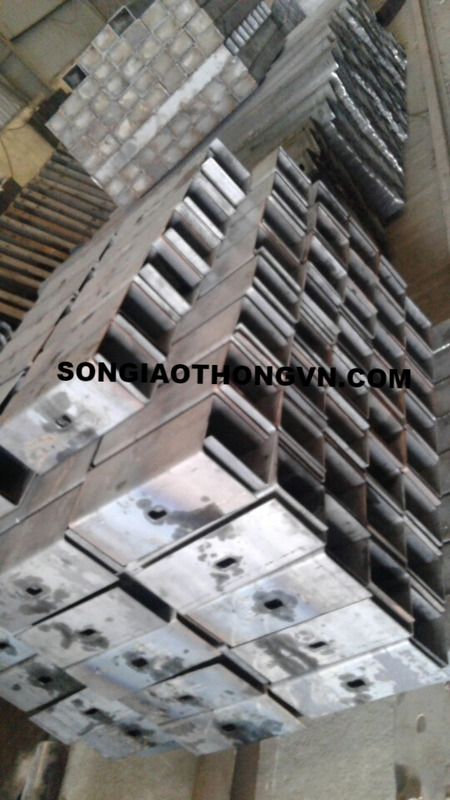 Đệm U160x160x4mm - Sơn Giao Thông Thái Hà - Công Ty TNHH Xây Dựng Và Đầu Tư Thương Mại Thái Hà