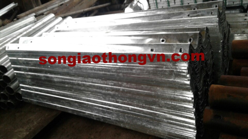 Tấm sóng mạ kẽm nhúng nóng dài 2.32m dày 3mm - Sơn Giao Thông Thái Hà - Công Ty TNHH Xây Dựng Và Đầu Tư Thương Mại Thái Hà