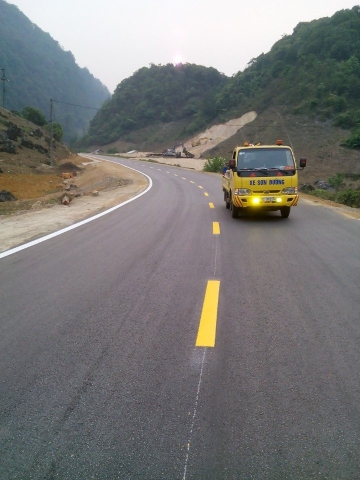 Thi công sơn nhiệt dẻo phản quang - Sơn Giao Thông Thái Hà - Công Ty TNHH Xây Dựng Và Đầu Tư Thương Mại Thái Hà