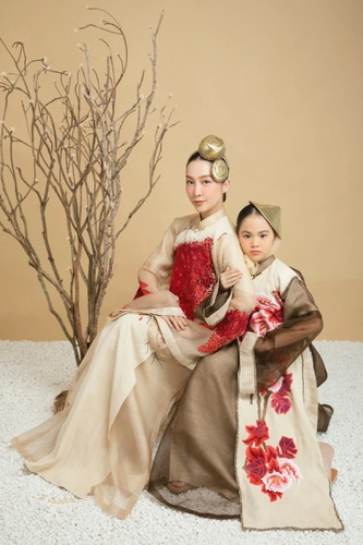 Áo dài lụa tơ sen
