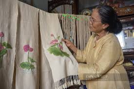 Khăn lụa tơ sen