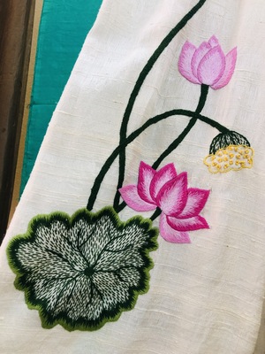 Khăn lụa tơ tằm thêu tay