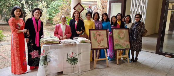 Tranh lụa tơ sen