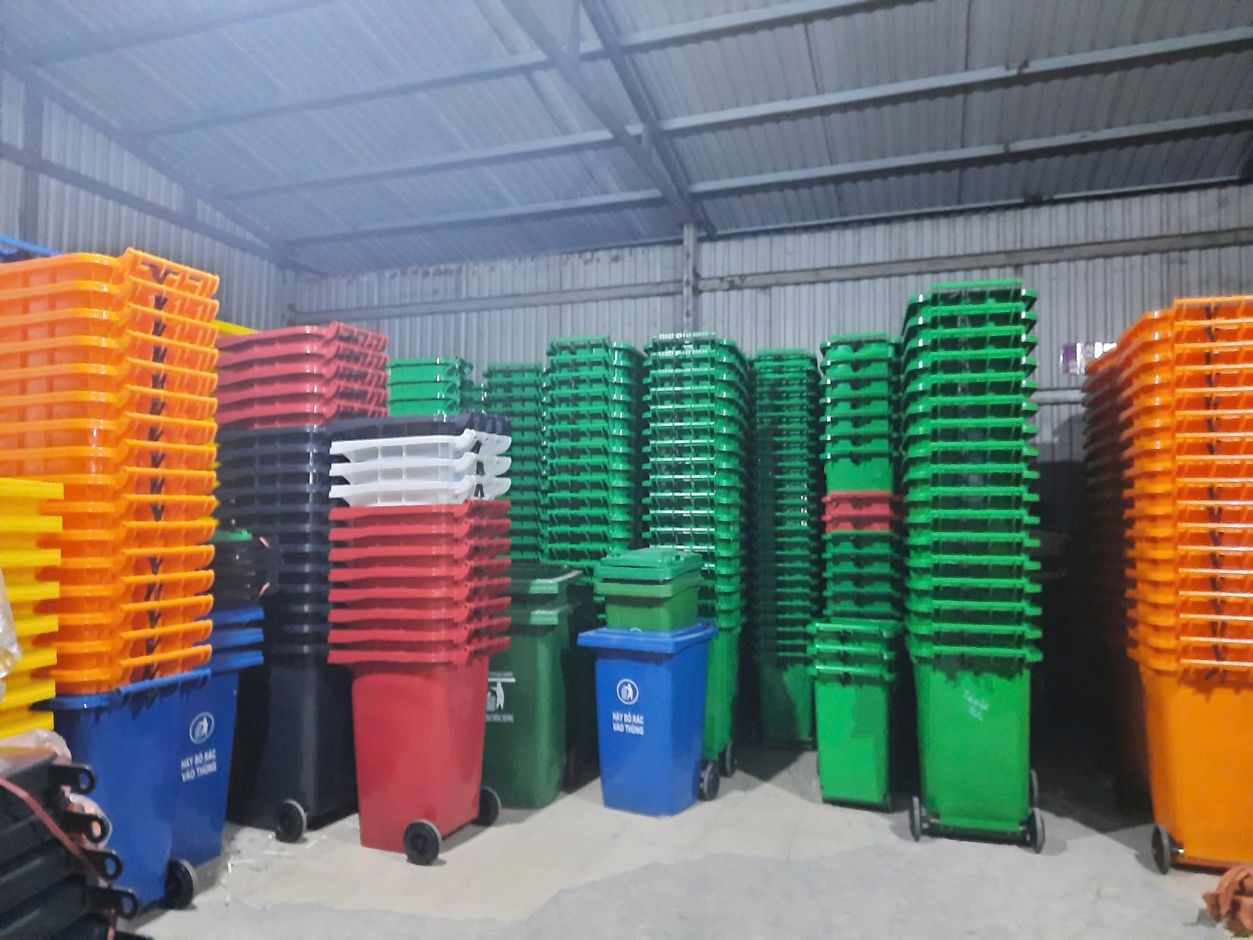 Thùng rác nhựa HDPE - Công Ty TNHH Công Nghiệp Và Dịch Vụ Bảo Sơn