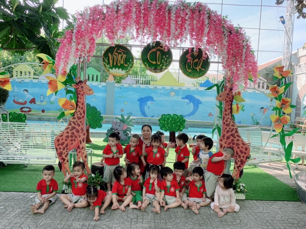 Đồng phục trường mầm non Hoa Phượng Đỏ - Đồng Phục Thiên Hương Phát - Công Ty TNHH Sản Xuất Thương Mại Thiên Hương Phát
