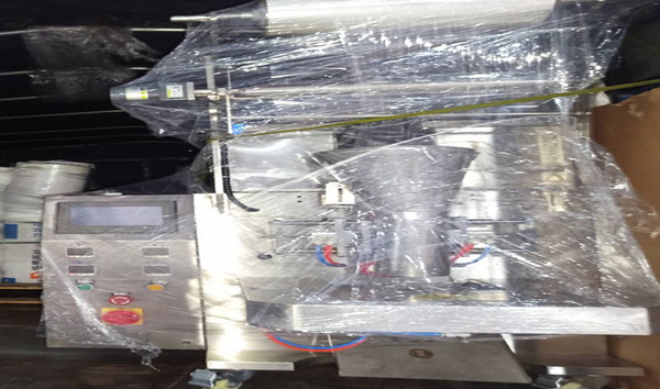 Máy đóng gói đinh ốc, model LC450