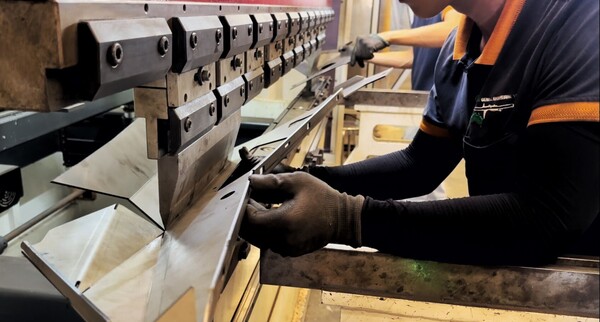 Gia công chấn gấp phanh