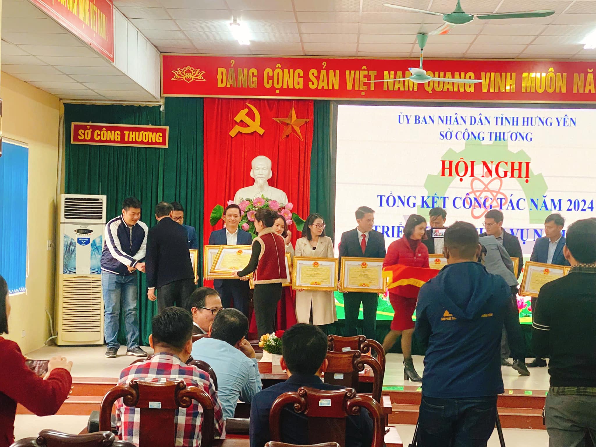 Hình ảnh công ty Mai Cừ