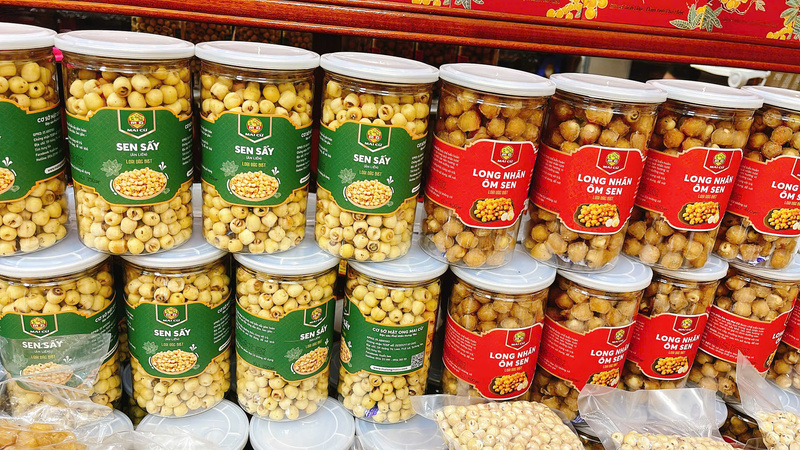 Sen sấy, long nhãn ôm sen