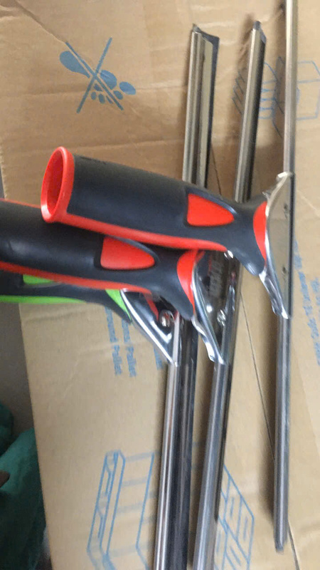 Tay gạt kính Italia