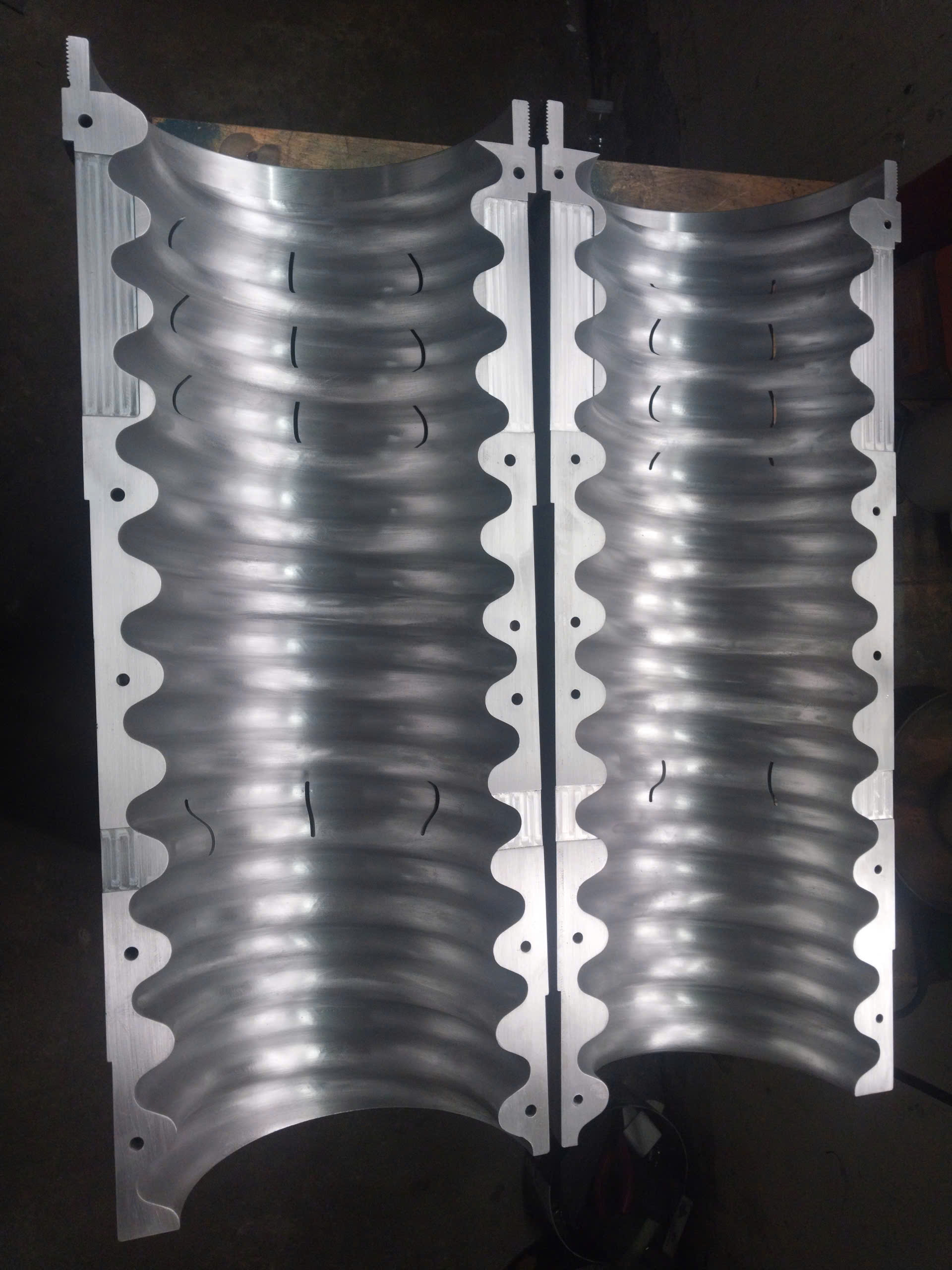 Khuôn ống xoắn nhựa