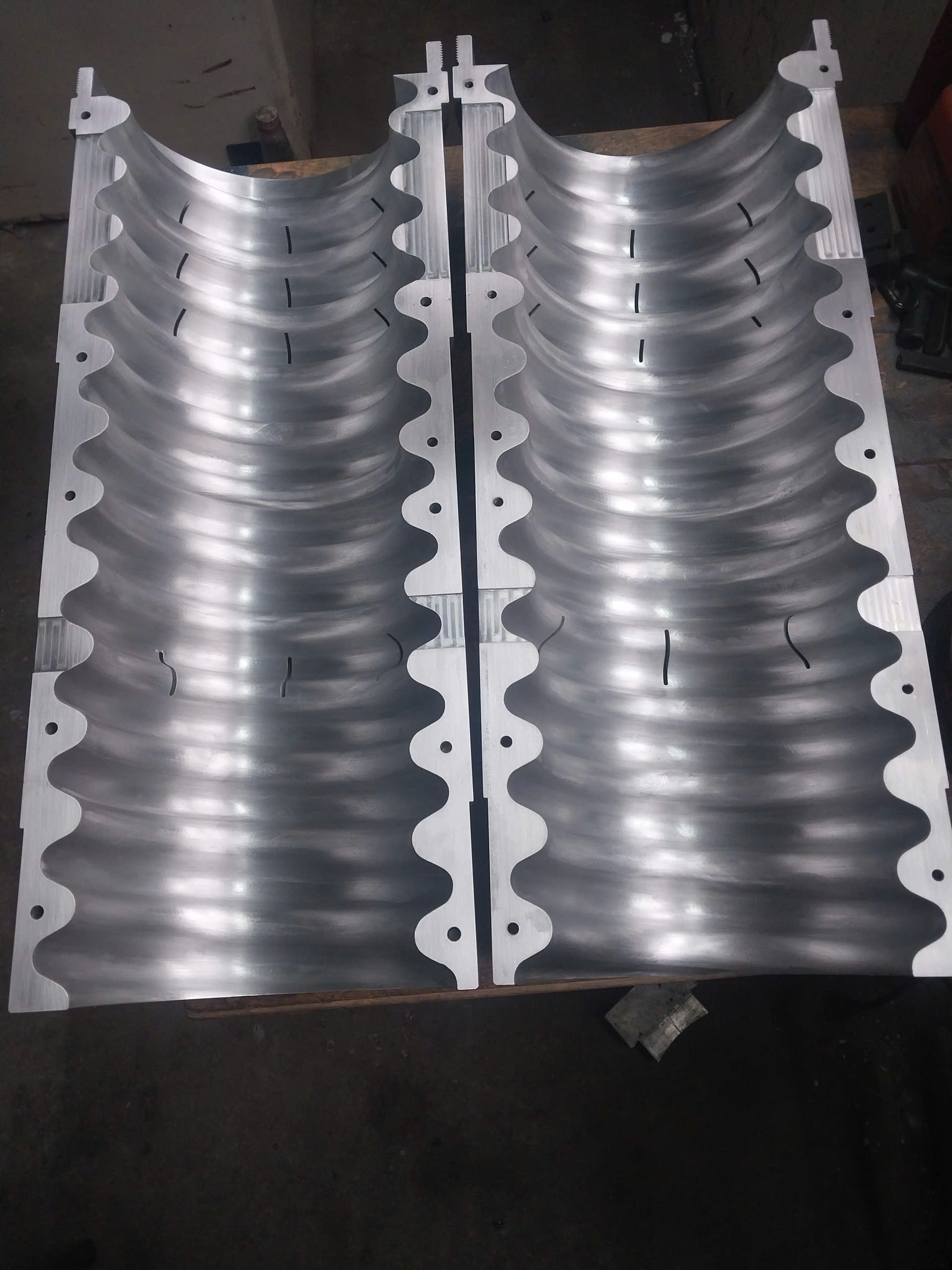 Khuôn ống xoắn nhựa