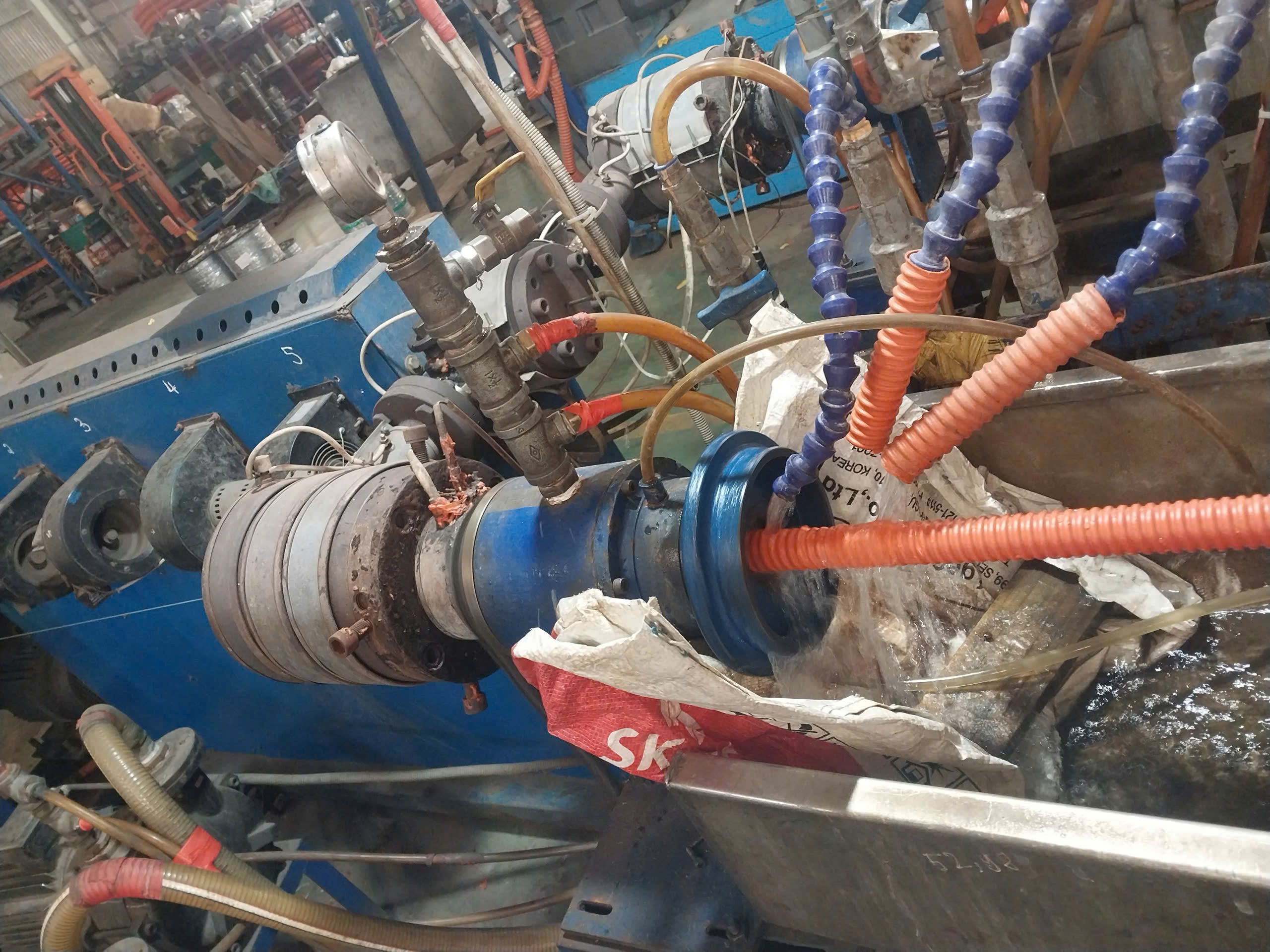 Khuôn ống xoắn nhựa