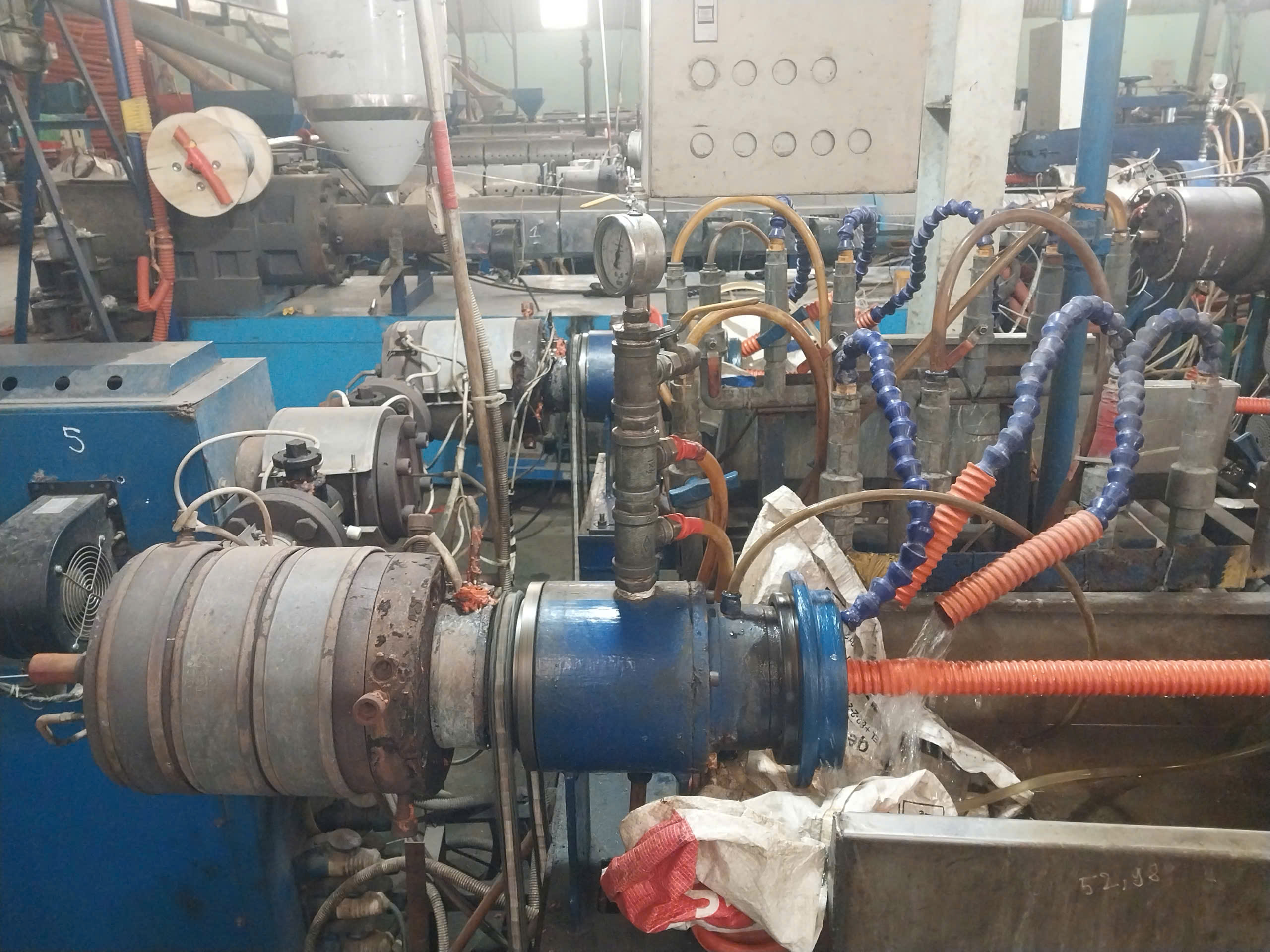 Khuôn ống xoắn nhựa