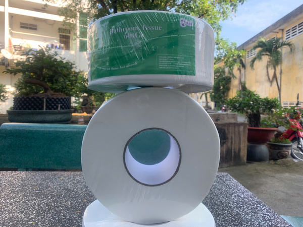 Giấy vệ sinh cuộn lớn 600gr - Giấy Hoàng Phương - Công Ty TNHH Đầu Tư  Phát Triển Giấy Hoàng Phương