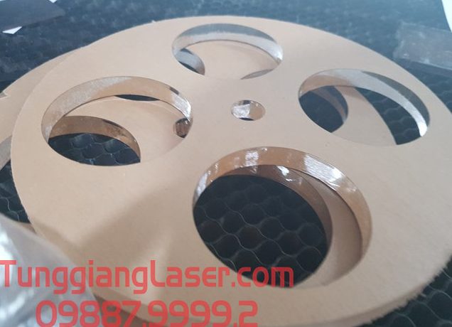 Cắt khắc laser mica