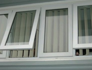 Cửa mở hất 4 cánh Xingfa