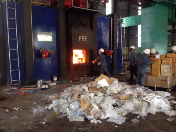 Hủy hàng bánh kẹo hết hạn