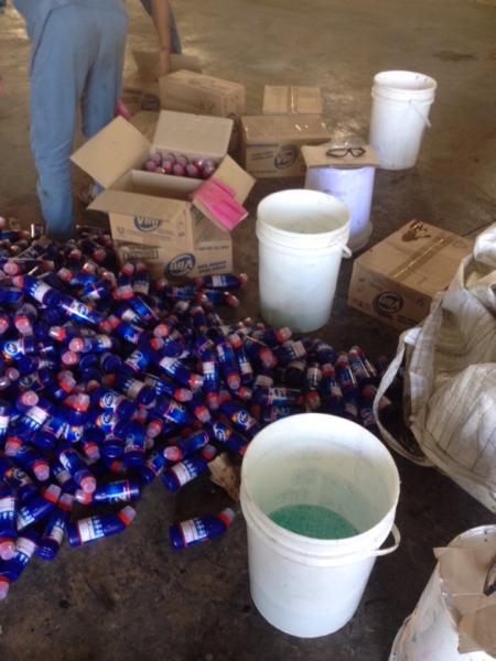 Hủy hàng nước tẩy nhà vệ sinh