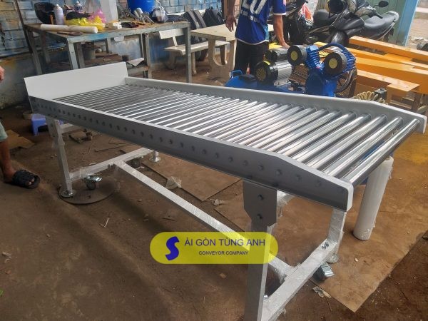 Băng tải con lăn inox