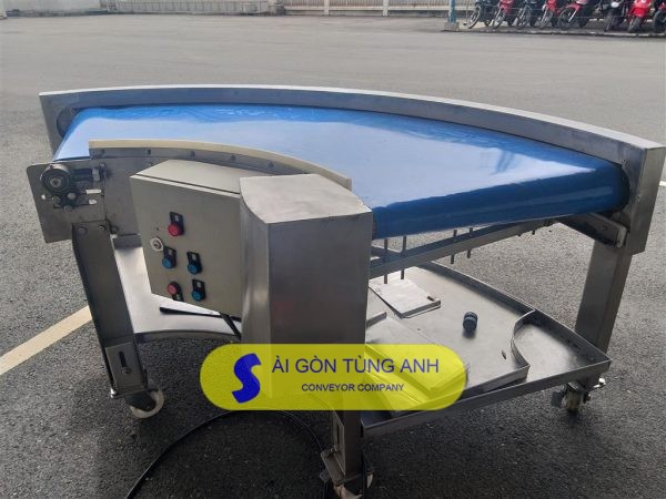 Băng tải cong inox