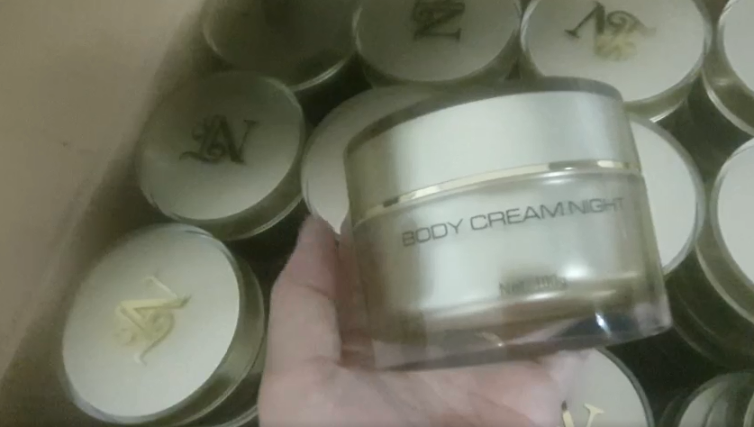 Kem body cream night - Ngọc Trinh Cosmetics - Công Ty TNHH Phân Phối Mỹ Phẩm Và Dịch Vụ Làm Đẹp Ngọc Trinh Cosmetics