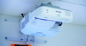Cung cấp, lắp đặt máy chiếu tương tác Epson EB-695Wi cho trường quốc tế Nam Mỹ