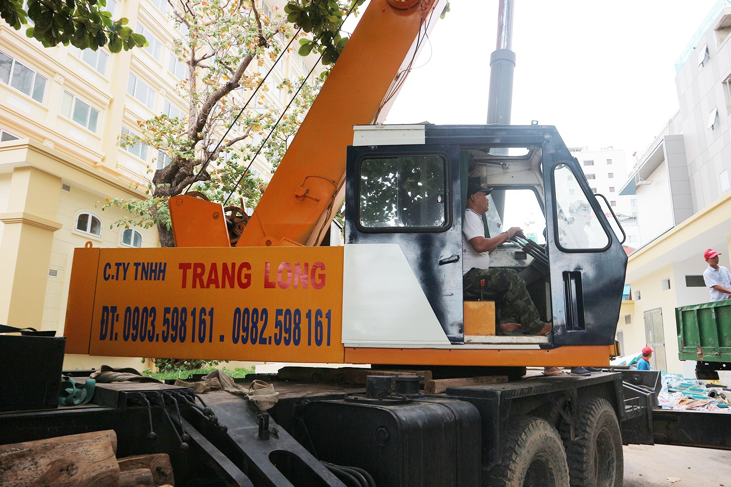 Xe tải cẩu - Cho Thuê Xe Nâng Xe Cẩu Trang Long - Công Ty TNHH Trang Long