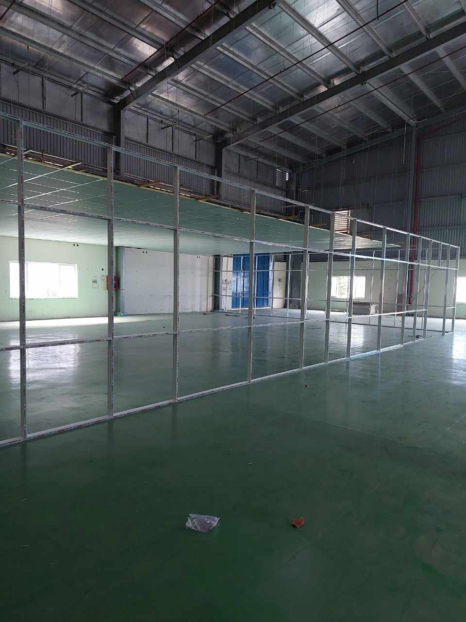 Thi công vách ngăn nhà xưởng công ty MTC - Kính Vinh Hoa - Công Ty TNHH MTV Nhôm Kính Vinh Hoa