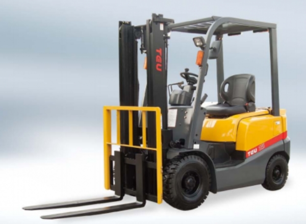 Xe nâng xăng - Xe Nâng Phúc Minh - Công Ty TNHH Thương Mại Dịch Vụ Kỹ Thuật Xe Nâng Phúc Minh