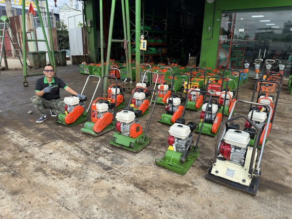 Máy đầm bàn Nhật Bản cũ