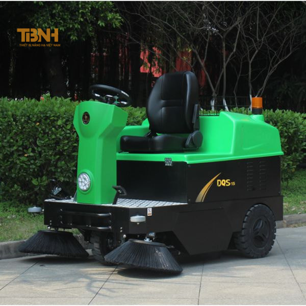 Máy quét rác ngồi lái có mái, bề rộng làm sạch 1300-1500mm