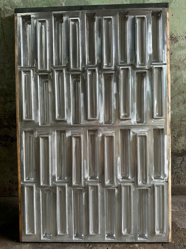 Gia công khay bút gấp đôi
