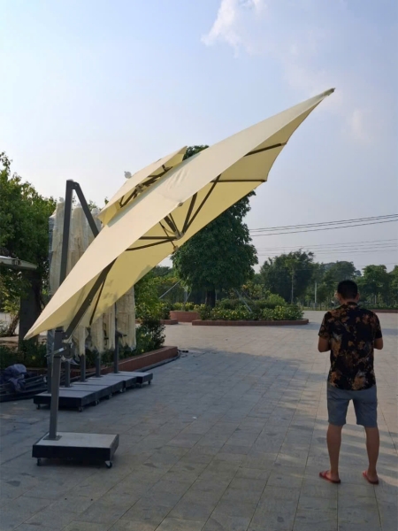 Dù vuông lệch tâm nghiêng hai tầng - Công Ty Cổ Phần Dù Che Minh Long