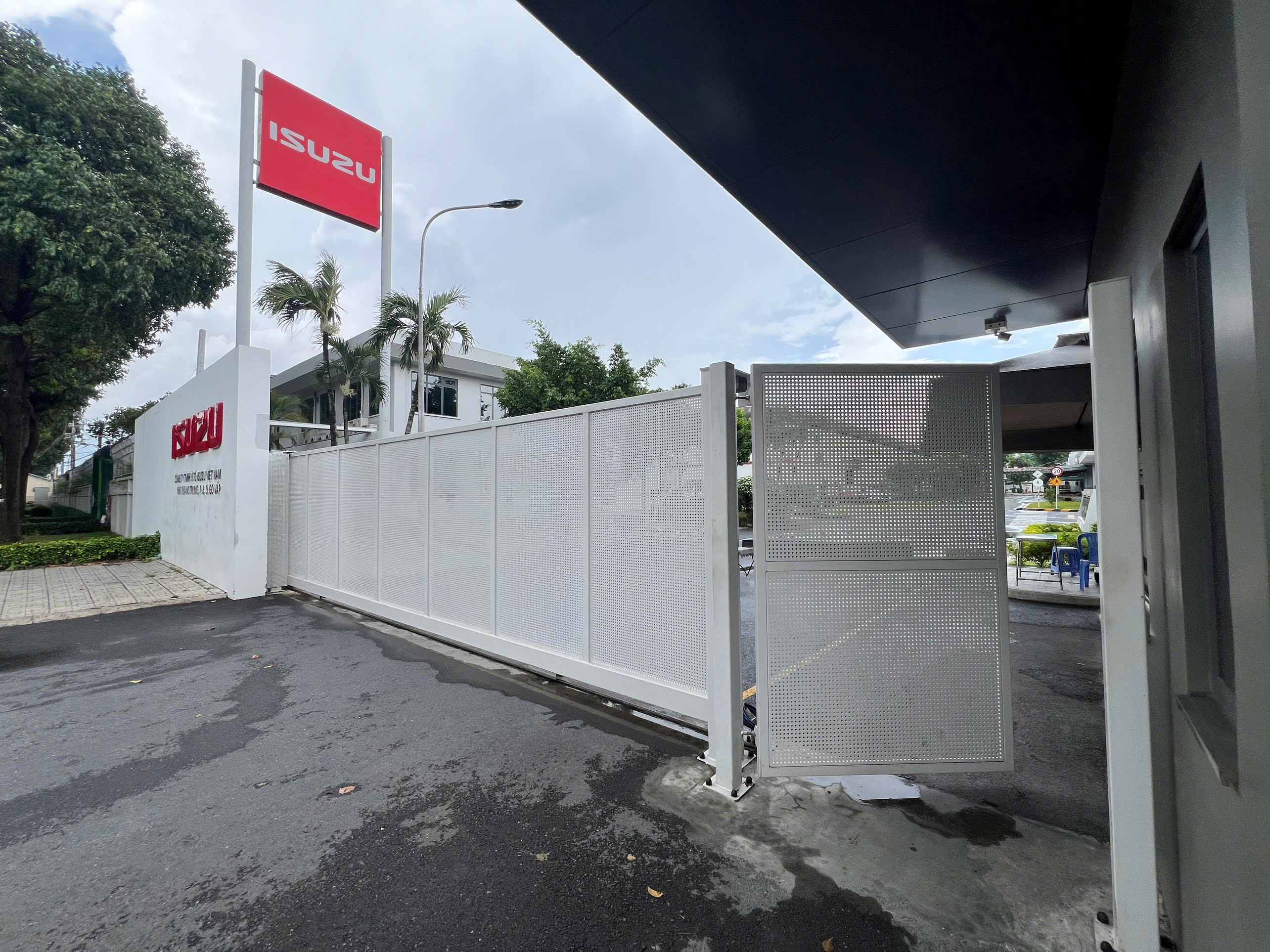Cổng công ty Isuzu - Cổng Và Hàng Rào STVS - Công Ty TNHH STVS