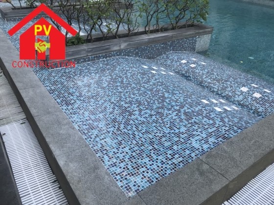 Thi công lát gạch Mosaic hồ bơi