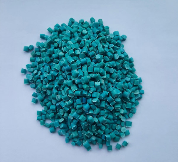 Hạt nhựa PE xanh - Công Ty Cổ Phần Q.M.T - JP Plastic