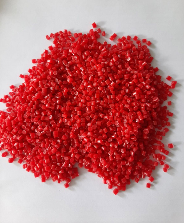 Hạt nhựa PE đỏ - Công Ty Cổ Phần Q.M.T - JP Plastic