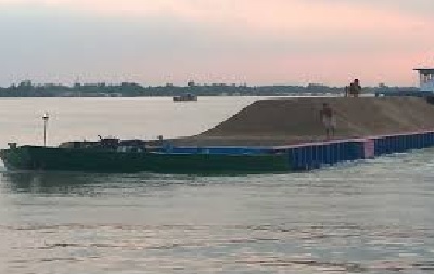 Vận tải cát bằng đường thủy - Vật Liệu Xây Dựng Hùng Xuân Phát - Công Ty TNHH Hùng Xuân Phát