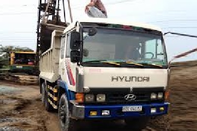 Vận tải cát bằng xe ben - Vật Liệu Xây Dựng Hùng Xuân Phát - Công Ty TNHH Hùng Xuân Phát