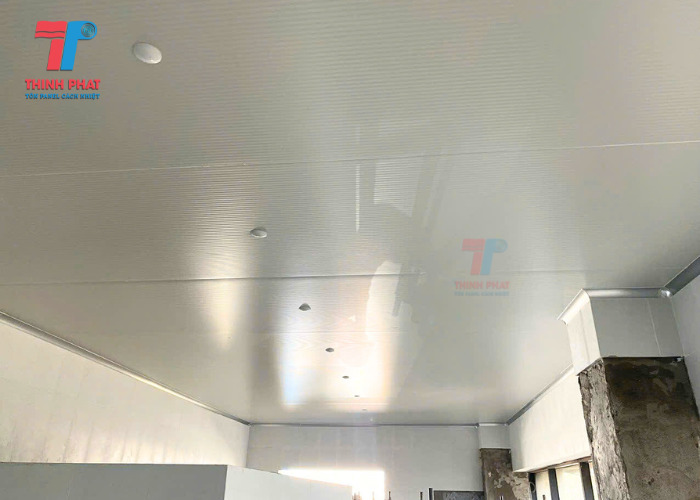 Lắp trần Panel cách nhiệt - Cách Nhiệt Thịnh Phát - Công Ty TNHH Cách Nhiệt Thịnh Phát