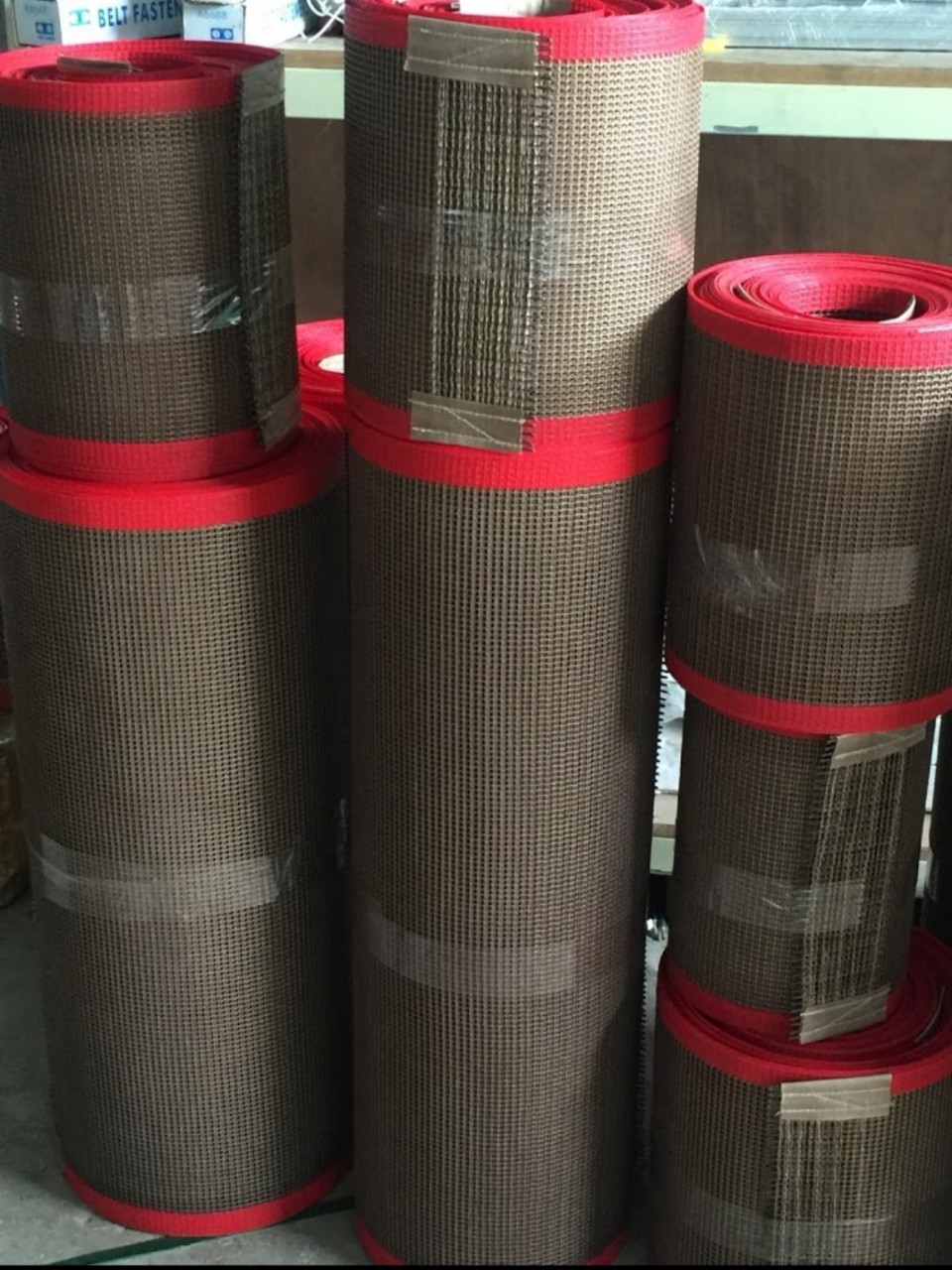 Băng tải lưới teflon - Băng Tải Đức Phát - Công Ty TNHH Đầu Tư Phát Triển Sản Xuất Thương Mại Đức Phát