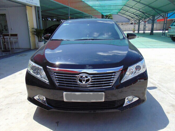 Xe Camry đen 4 chỗ - Dịch Vụ Mua Bán Xe Quý Phú Lâm - Công Ty TNHH MTV Quý Phú Lâm