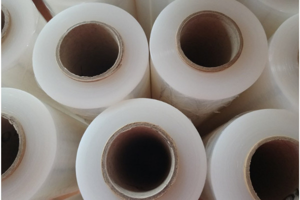 Màng chít PE màu trắng trọng lượng 4kg - Màng PE Minh Quân Vina - Công Ty TNHH Minh Quân Vina