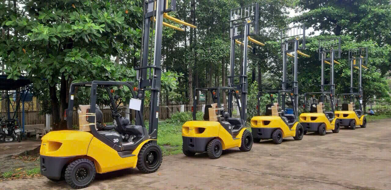 Xe nâng hàng Komatsu - Chi Nhánh Công Ty TNHH Thiết Bị Nặng Marubeni Tại Thành Phố Đà Nẵng