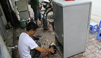 Sửa chữa tủ lạnh - Công Ty TNHH Dịch Vụ Cơ Điện Lạnh Bình Dương Xanh