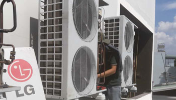 Vệ sinh máy lạnh công nghiệp - Công Ty TNHH Dịch Vụ Cơ Điện Lạnh Bình Dương Xanh
