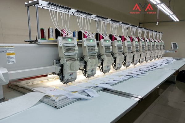 Dây chuyền thêu áo công nghệ hiện đại - May Đồng Phục Sao Mai - Công Ty TNHH Thương Mại Sao Mai